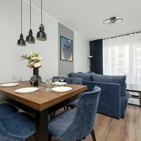 Appartement Stylish For 6 With Balcony Near The Main Square By Renters *