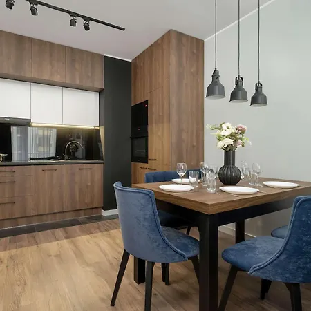 Appartement Stylish For 6 With Balcony Near The Main Square By Renters *