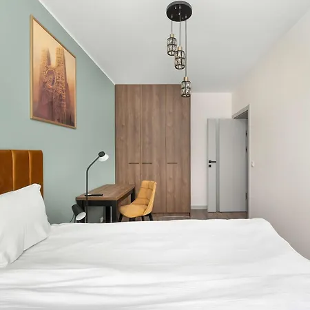 アパート Stylish For 6 With Balcony Near The Main Square By Renters ヴロツワフ