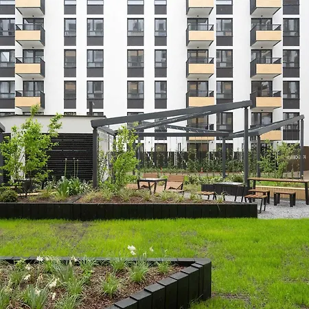 Stylish For 6 With Balcony Near The Main Square By Renters