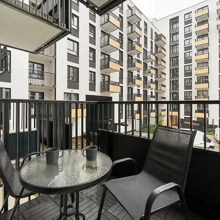 아파트 Stylish For 6 With Balcony Near The Main Square By Renters