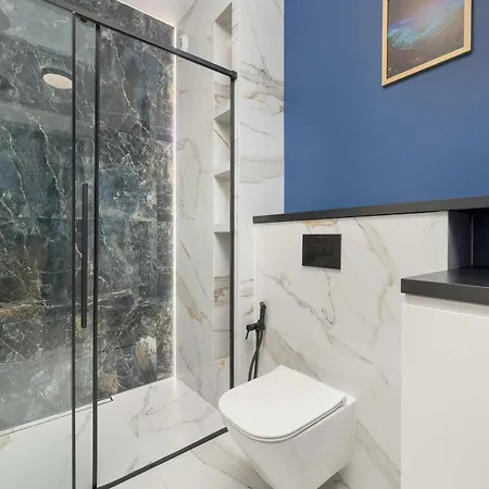 Stylish For 6 With Balcony Near The Main Square By Renters アパート *