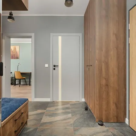 アパート Stylish For 6 With Balcony Near The Main Square By Renters ヴロツワフ