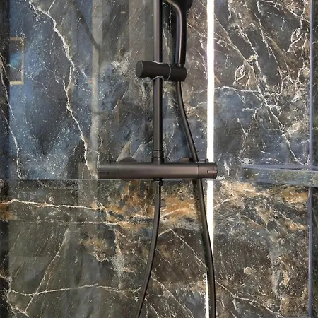 Stylish For 6 With Balcony Near The Main Square By Renters アパート *