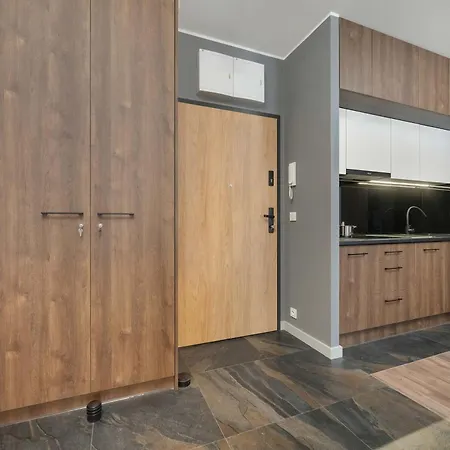 Stylish For 6 With Balcony Near The Main Square By Renters