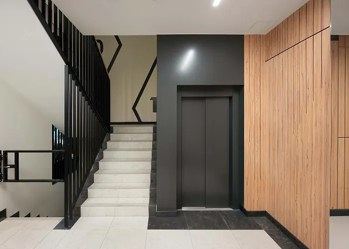 Stylish For 6 With Balcony Near The Main Square By Renters *