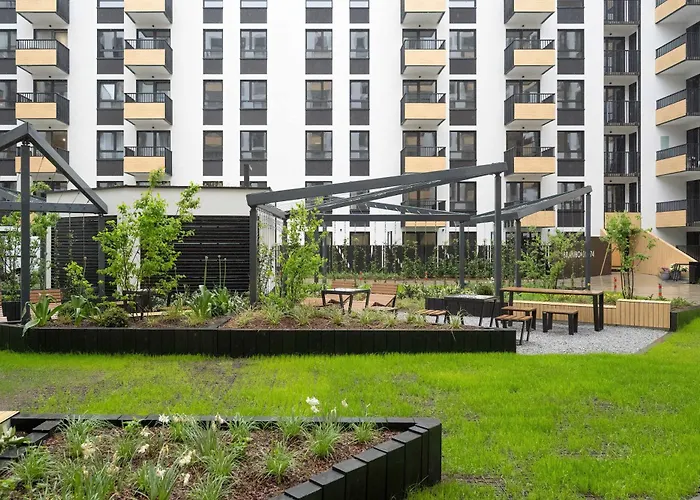 Stylish For 6 With Balcony Near The Main Square By Renters