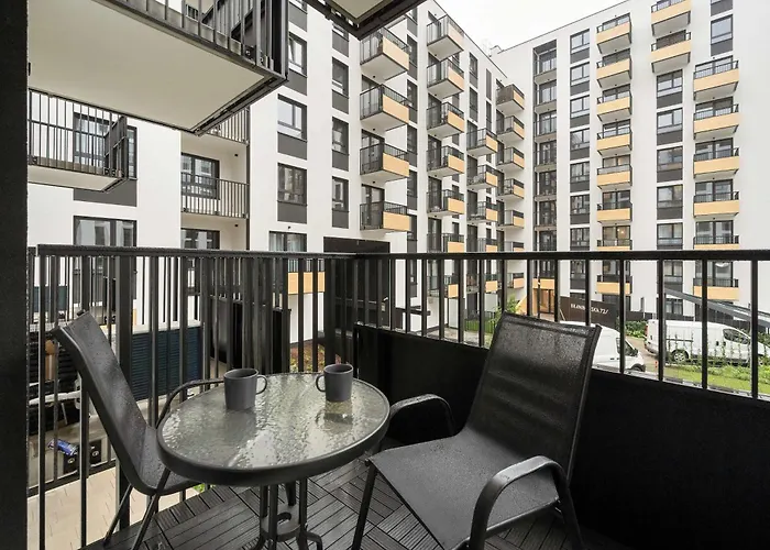 아파트 Stylish For 6 With Balcony Near The Main Square By Renters