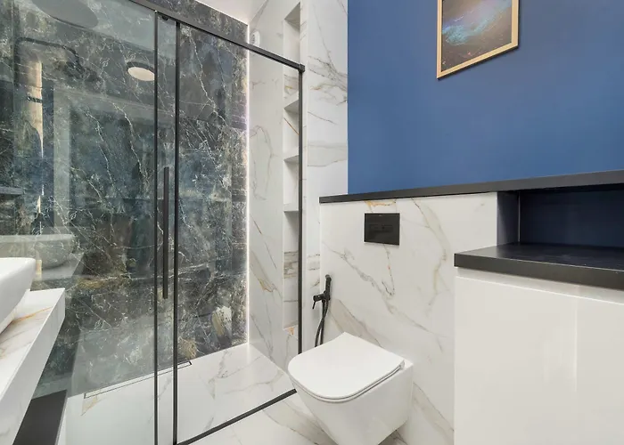 Stylish For 6 With Balcony Near The Main Square By Renters 아파트 *