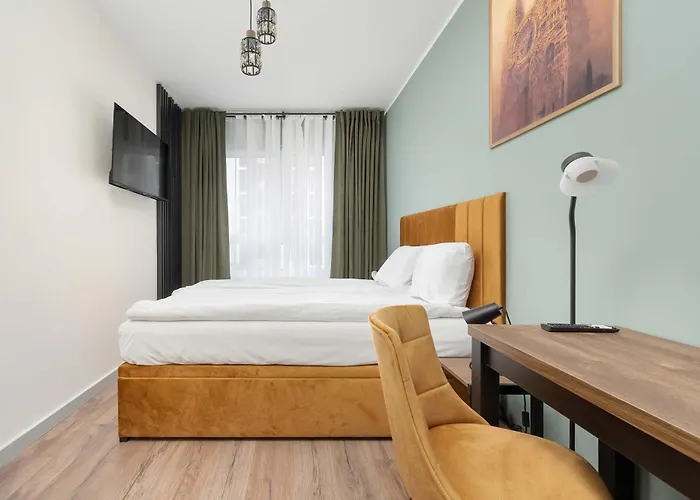 Stylish For 6 With Balcony Near The Main Square By Renters *