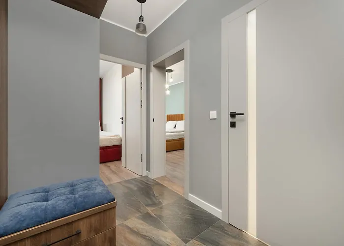 아파트 Stylish For 6 With Balcony Near The Main Square By Renters