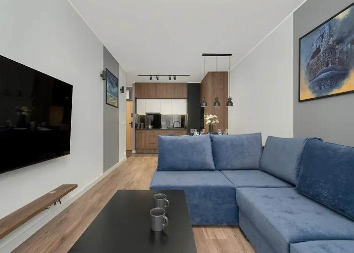 Stylish For 6 With Balcony Near The Main Square By Renters *