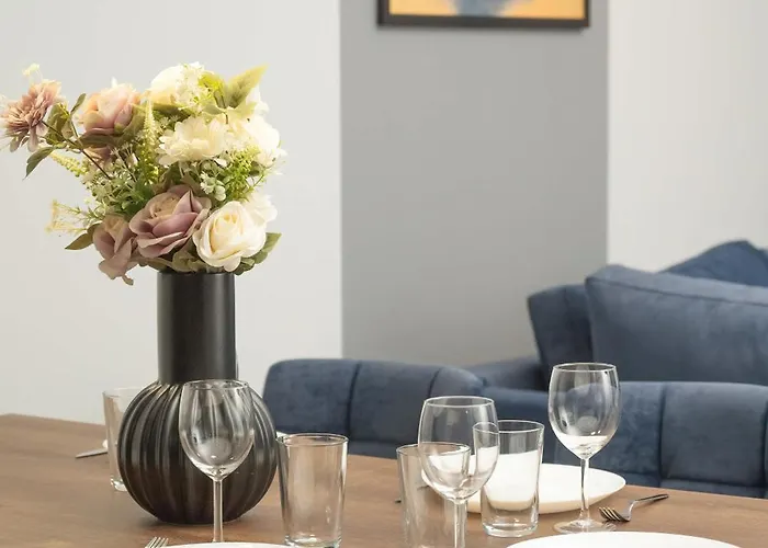 아파트 Stylish For 6 With Balcony Near The Main Square By Renters