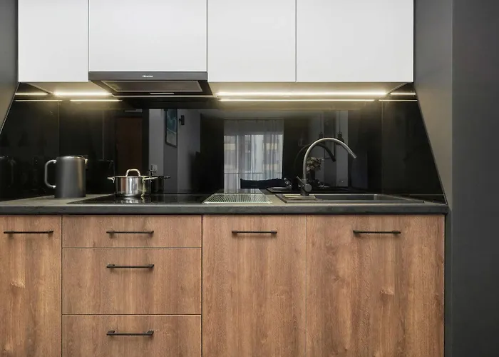 Stylish For 6 With Balcony Near The Main Square By Renters 아파트