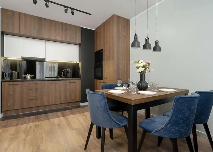 아파트 Stylish For 6 With Balcony Near The Main Square By Renters *